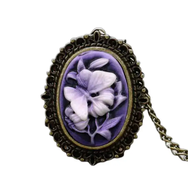 Soikea Cameo-riipus elegantissa orkideaperhoskaulakorussa naisille