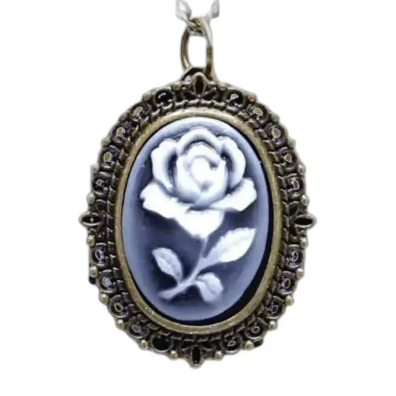 Tyylikäs White Rose -kaulakoru kello soikealla vaaleanpunaisella cameo-riipuksella
