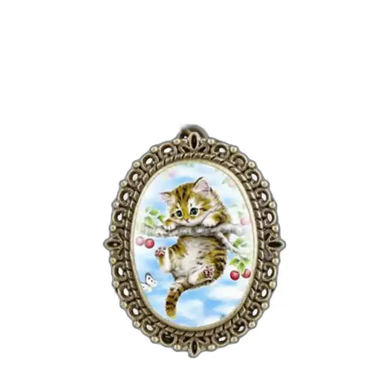 Pronssinen Kitty Kitten -riipus tyylikkäällä soikealla designilla riipuskelloon